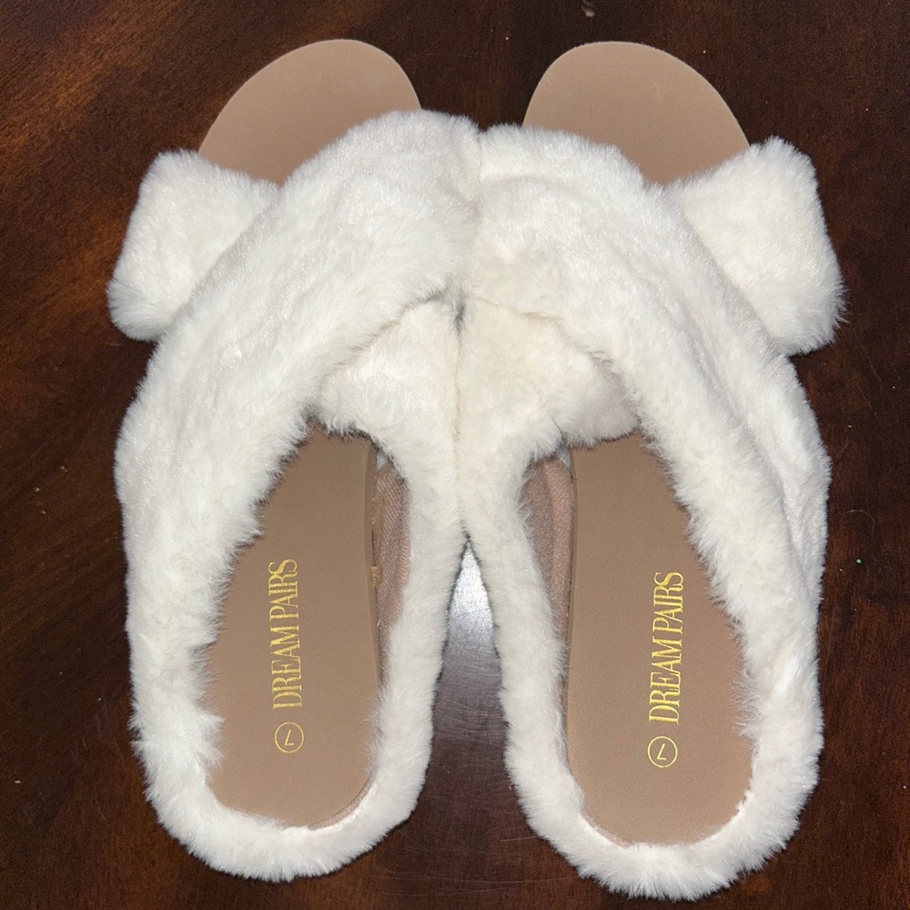 Size 7 dream pairs slipper shoes